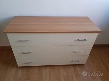 CASSETTIERA E COMODINI IN LEGNO