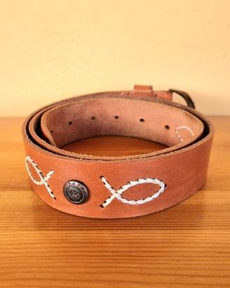 Cintura marrone in pelle con ricami