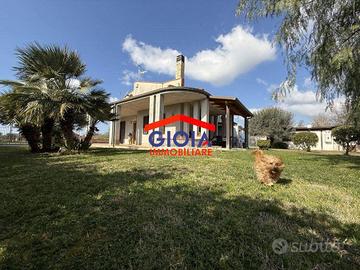 Villa di 433 m² con più di 5 locali a Sessa Aurunc