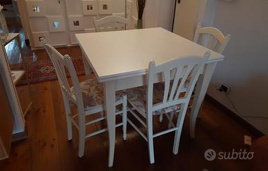 tavolo apribile con 4 sedie