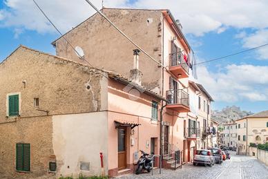 2 LOCALI A TOLFA