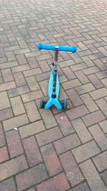 monopattino a 3 ruote