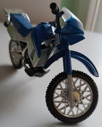 Kawasaki KLR 650, 1/18 -