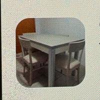 Tavolo e sedie da cucina. 