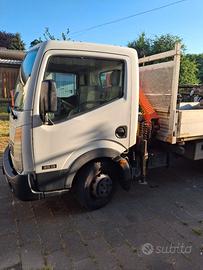Camioncino da lavoro con gru