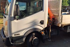 Camioncino da lavoro con gru