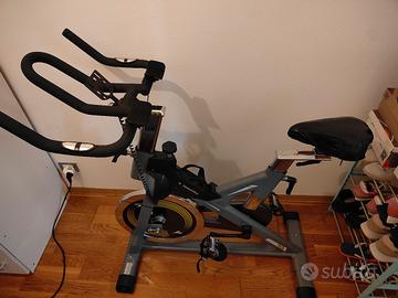 Spin bike con volano da 25 k