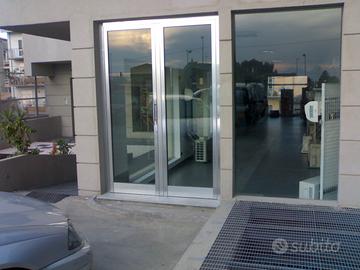 Locale commerciale show room per ufficio negozio