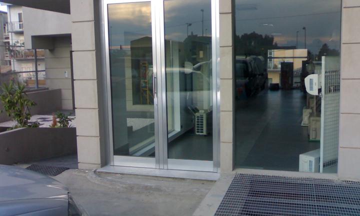 Locale commerciale show room per ufficio negozio