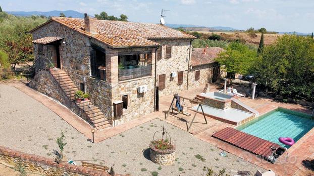 Casale in stile rustico Toscano con vista panor...