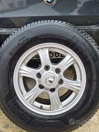 Greta Wall stedd  cerchi e gomme