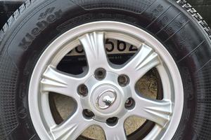 Greta Wall stedd  cerchi e gomme