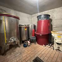 Attrezzi per produzione vino