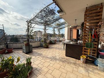 ATTICO CON TERRAZZI PERIMETRALI