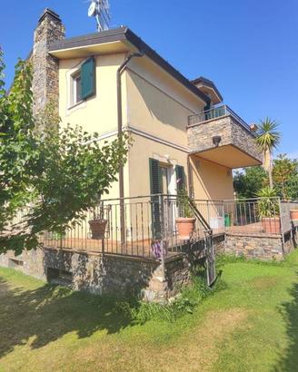 Villa di 130 m² con 4 locali e box auto doppio a V