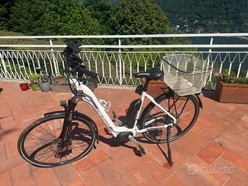 Bici elettrica city/trekking Shimano STEPS E5000,