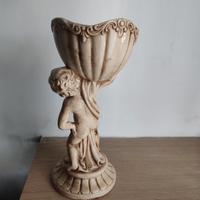 putto con vaso in ceramica