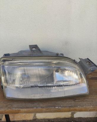 Faro anteriore sx FIAT Punto 75. 5 P 