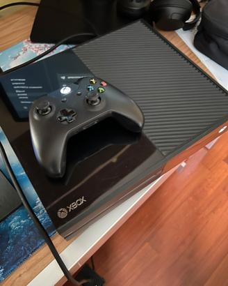 Xbox One 500 GB + Giochi+ 2 controller