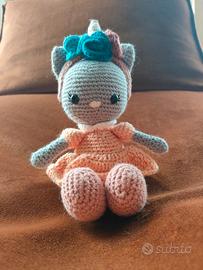 Gattina all’uncinetto fatta a mano