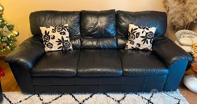 Set di divani neri in pelle