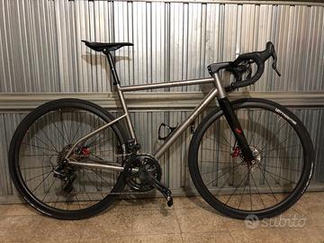 Bici T°Red REA Titanide