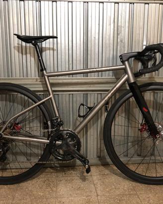 Bici T°Red REA Titanide