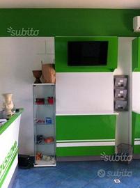 Scrivinpiedi sala scommesse (arredo sala scommess)
