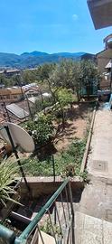 Casa con giardino e terrazza