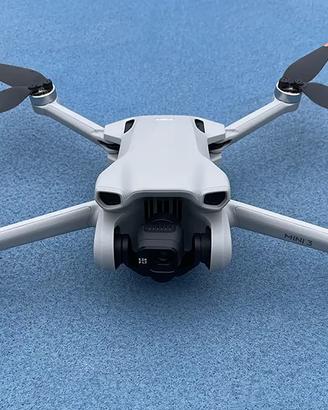 Drone DJI Mini 3 Fly More Combo (con DJI RC)