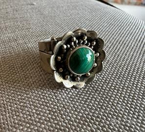 Anello in argento e malachite