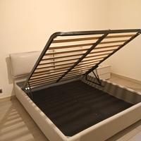 Letto matrimoniale con scomparto 