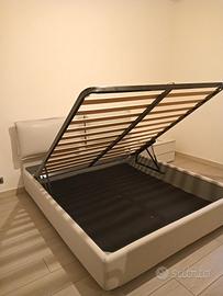 Letto matrimoniale con scomparto 