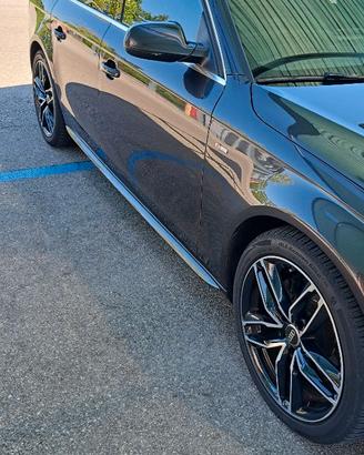 AUDI A4  S line