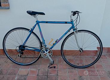 bici da corsa ibrida vecchio modello
