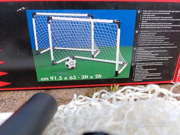 2 Mini goal posts. Mini porte da calcio e palla