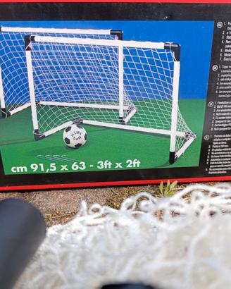 2 Mini goal posts. Mini porte da calcio e palla