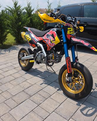 Ayrton viper s con molti accessori Pitbike