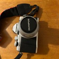 Fotocamera Olympus EM10 Mark II con obbiettivo