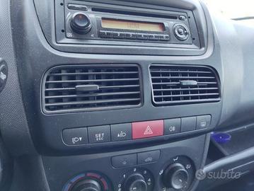 Bocchetta clima centrale FIAT DOBLO del 2011