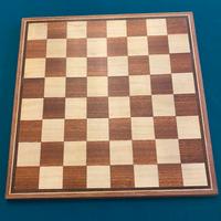 Piccola scacchiera in legno intarsiato