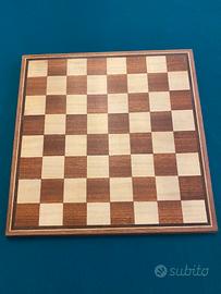 Piccola scacchiera in legno intarsiato