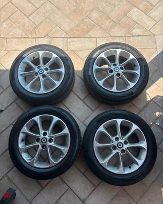 4 CERCHI IN LEGA 15” SMART 453 PNEUMATICI GOODRIDE