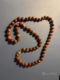 Collana con perle rotonde in diaspro rosso