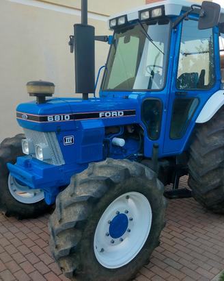 trattore Ford 6810