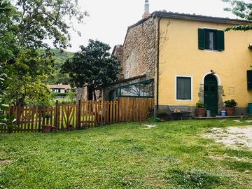 Casale in piccolo borgo toscano