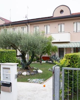 Villetta a schiera di 173 m² con 4 locali e box au