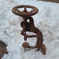 Antico trapano a colonna