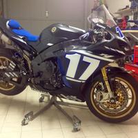 Yamaha Big Bang R1 2010 pista