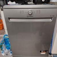 Lavastoviglie indesit